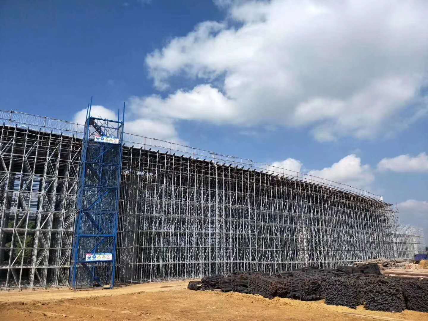 盤(pán)扣腳手架搭建周期短,經(jīng)濟(jì)效益好! 盤(pán)扣腳手架搭建周期短,經(jīng)濟(jì)效益好!